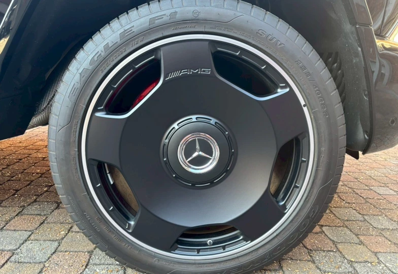 Mercedes G-class Black