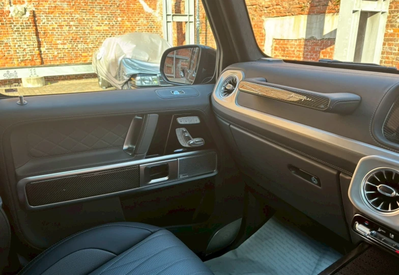 Mercedes G-class Black
