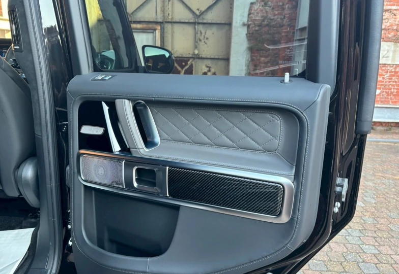 Mercedes G-class Black