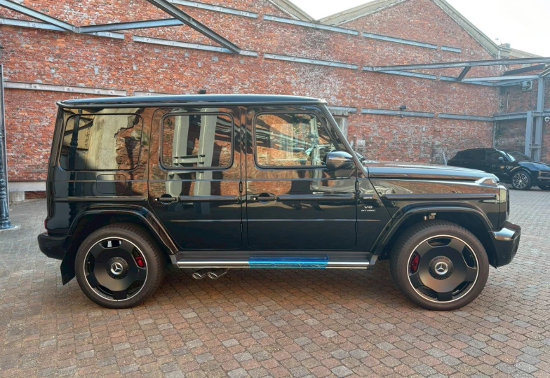 Mercedes G-class Black