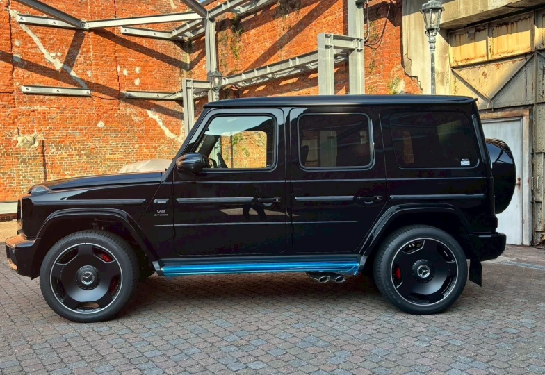 Mercedes G-class Black