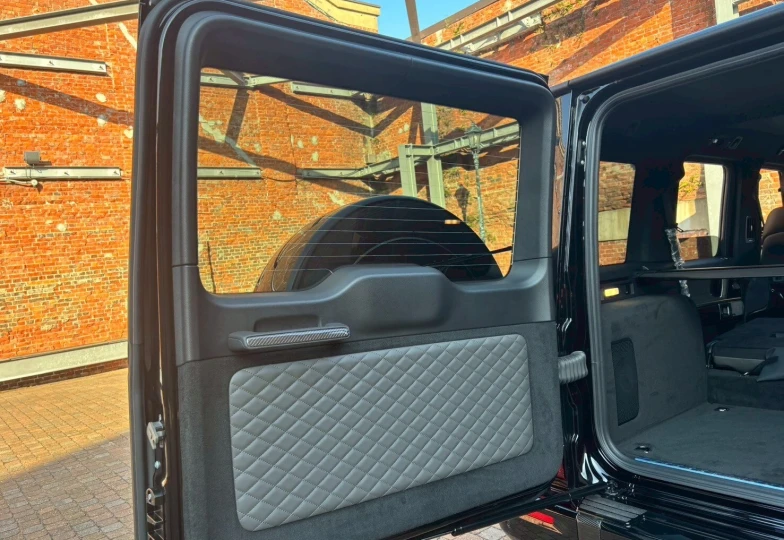 Mercedes G-class Black