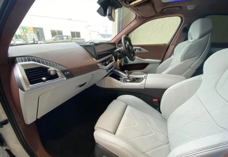 BMW XM White