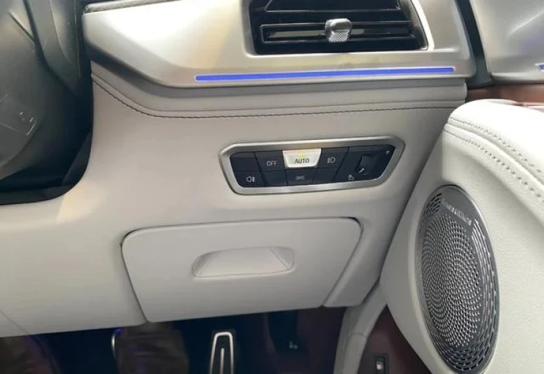 BMW XM White