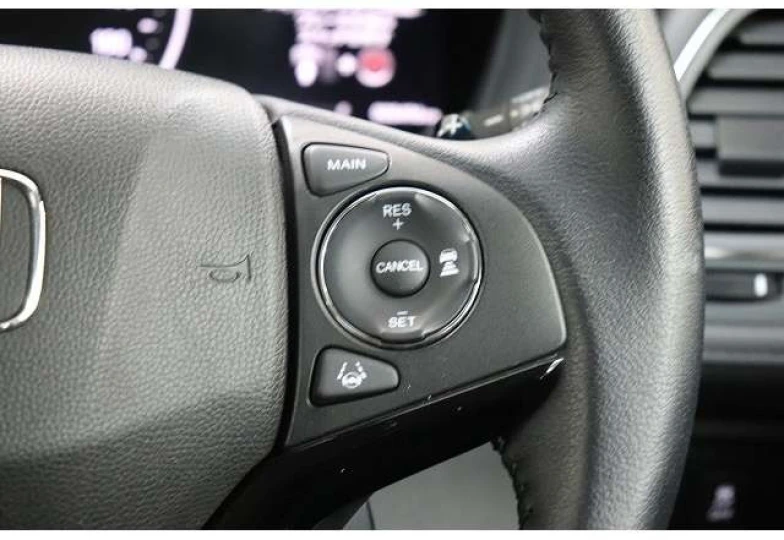 Honda Vezel White
