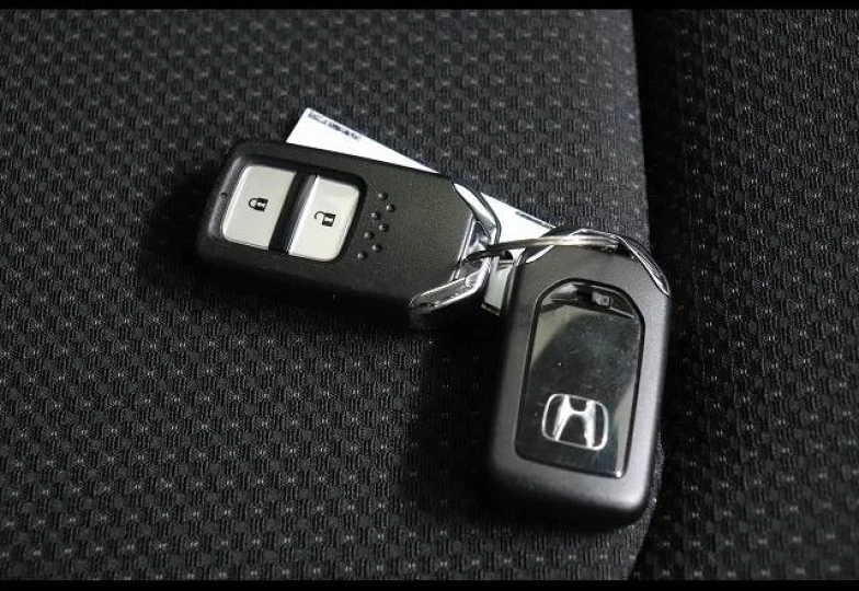 Honda Vezel White