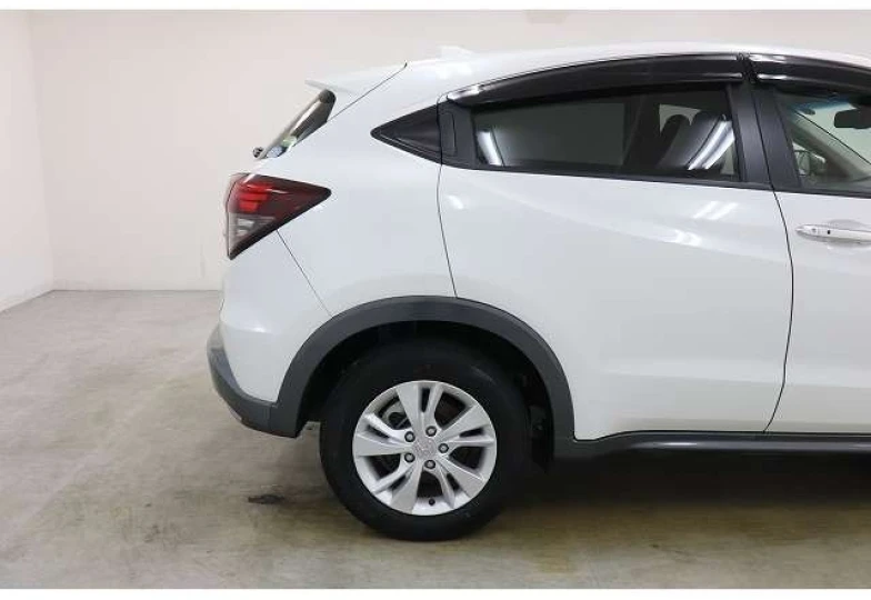Honda Vezel White