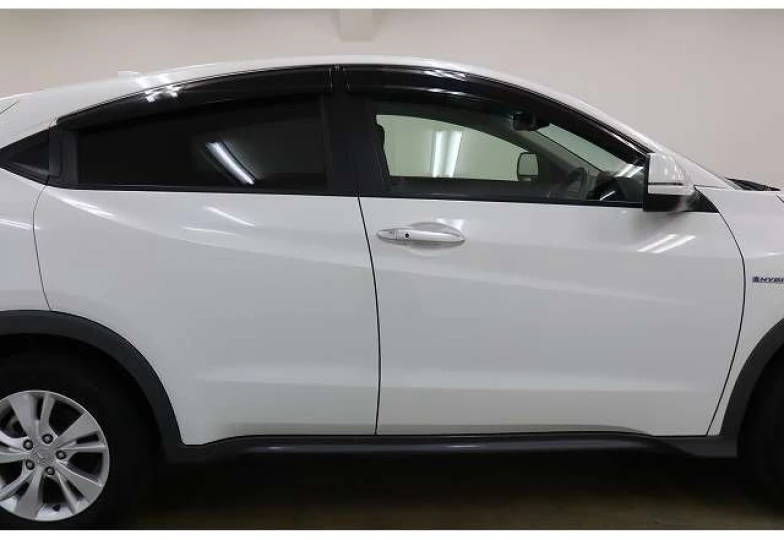 Honda Vezel White