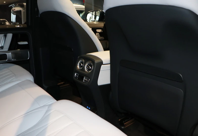 Mercedes G-class Black