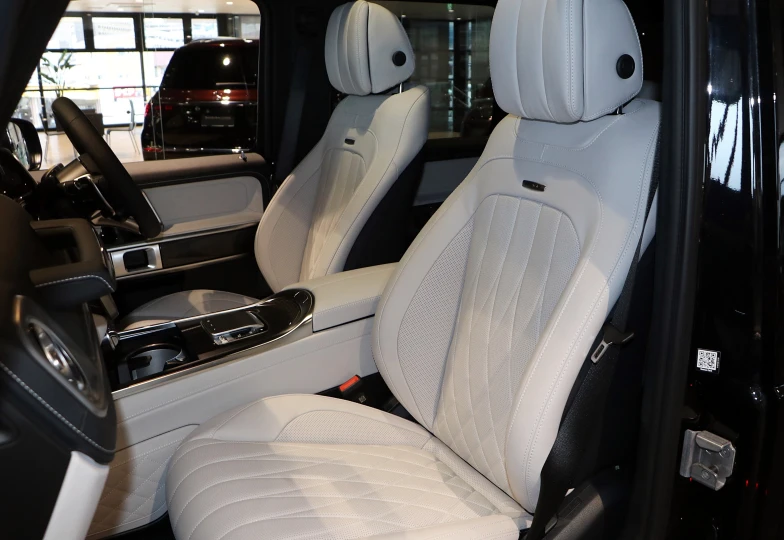 Mercedes G-class Black
