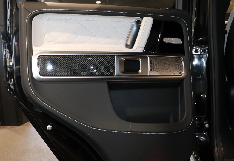 Mercedes G-class Black