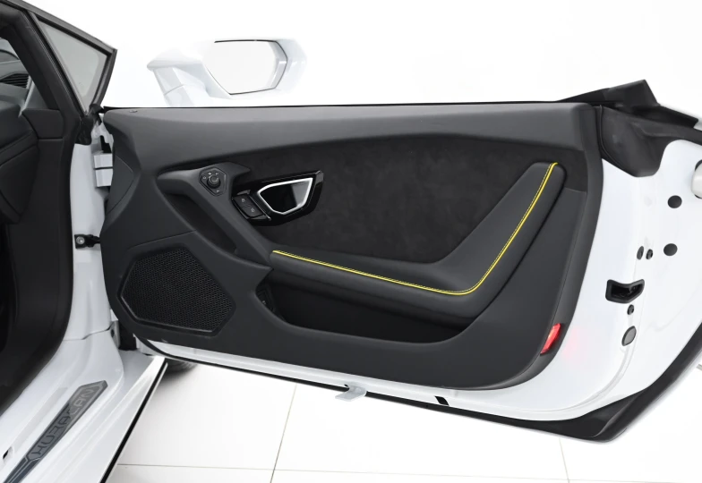 Lamborghini Huracan White