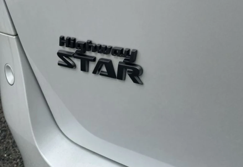 Nissan Serena Белый