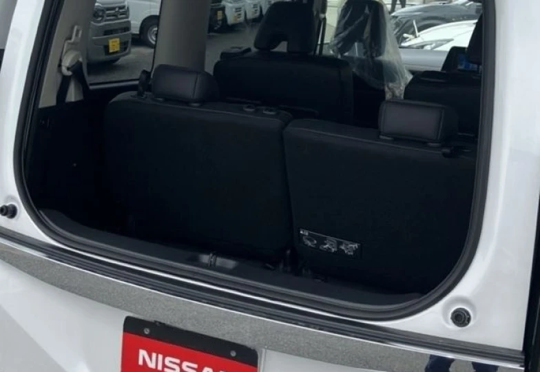 Nissan Serena Белый