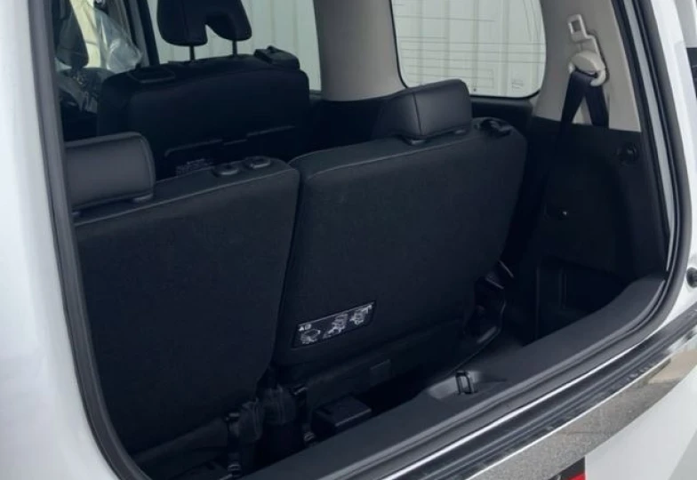 Nissan Serena Белый