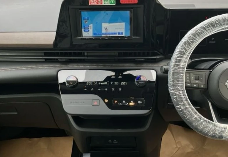 Nissan Serena Белый