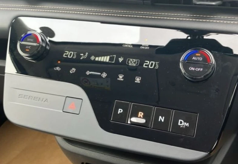 Nissan Serena Белый