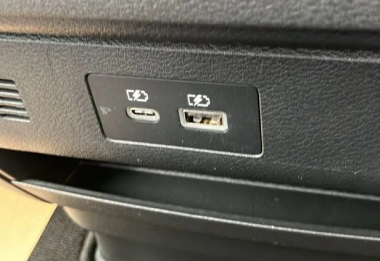 Nissan Serena Белый