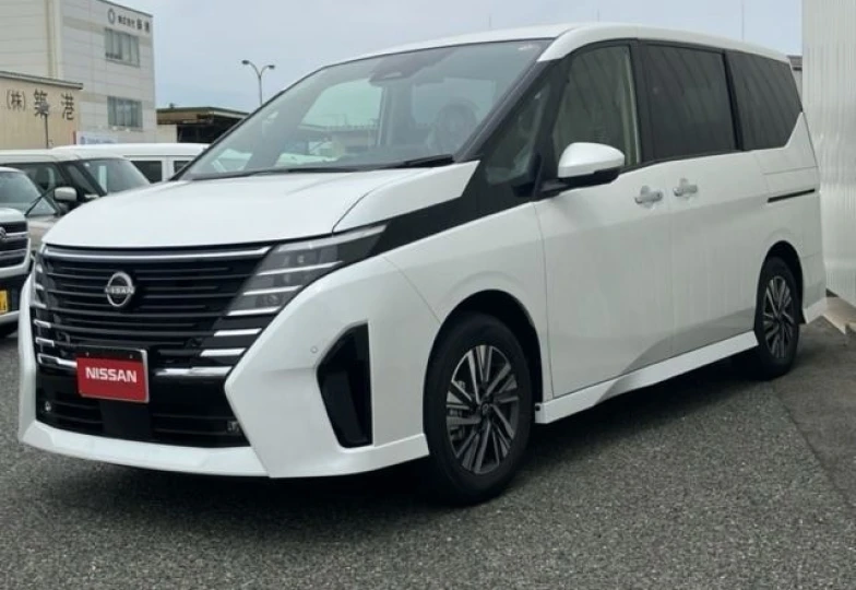Nissan Serena Белый