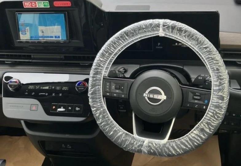 Nissan Serena Белый