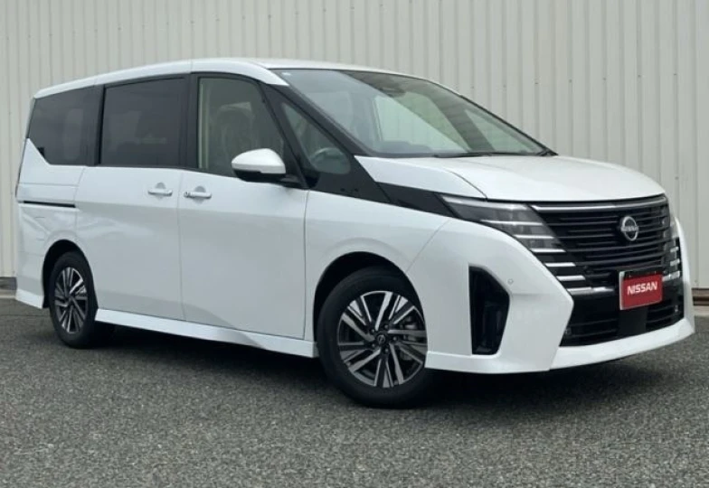 Nissan Serena Белый