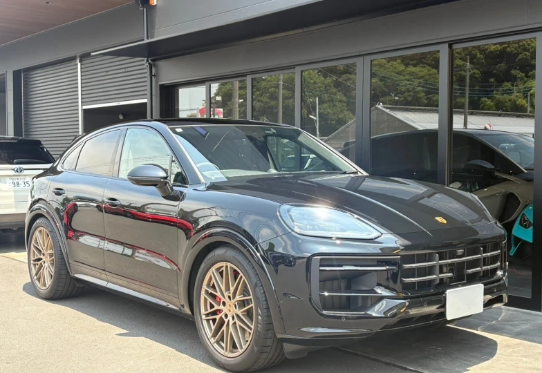 Porsche Cayenne Black