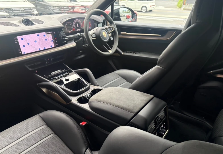Porsche Cayenne Black