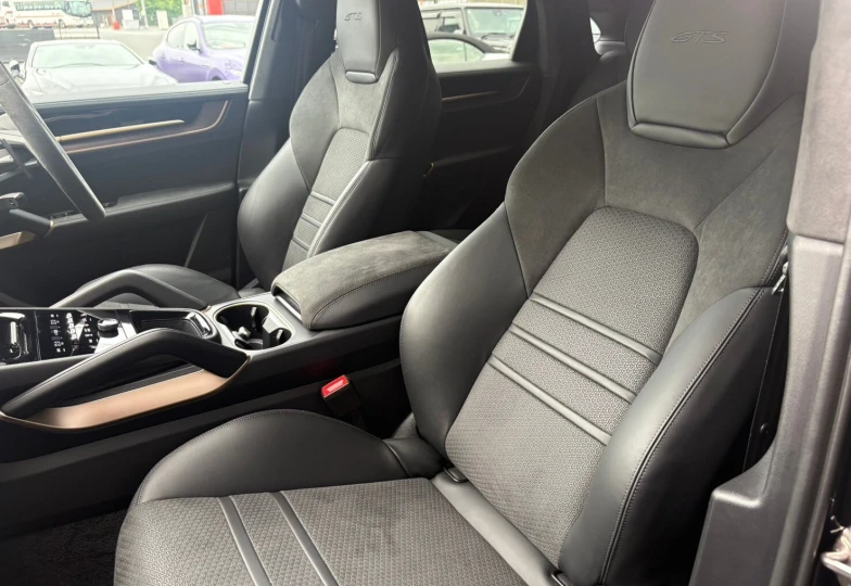 Porsche Cayenne Black