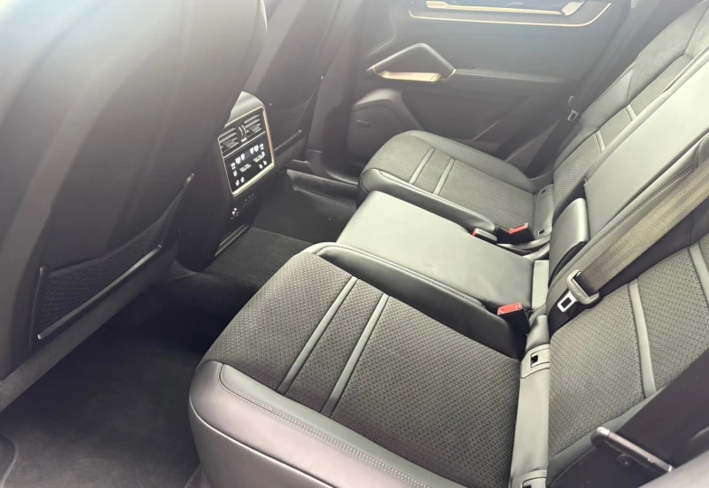 Porsche Cayenne Black