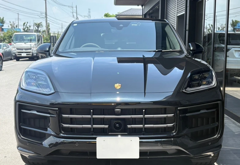 Porsche Cayenne Black
