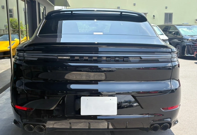 Porsche Cayenne Black