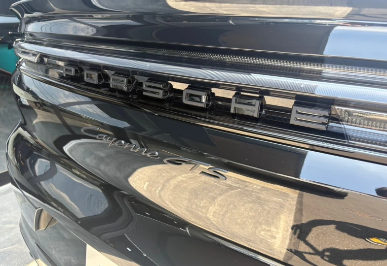 Porsche Cayenne Black