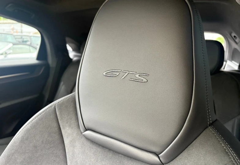 Porsche Cayenne Black