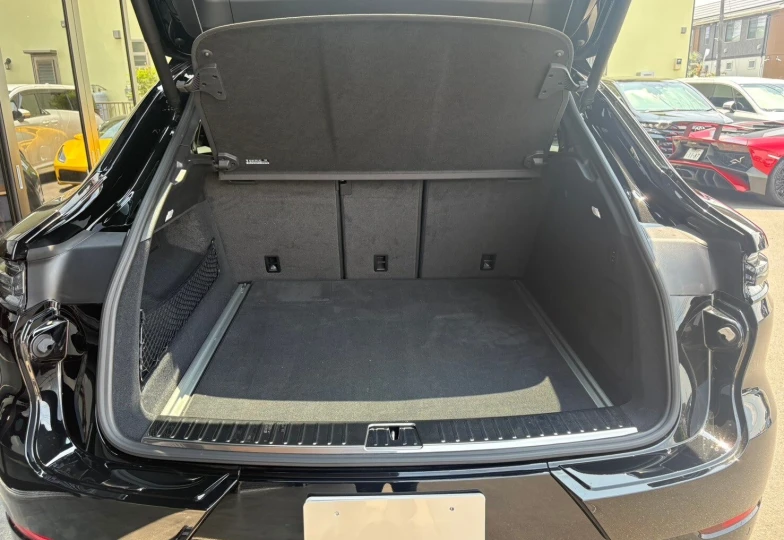 Porsche Cayenne Black