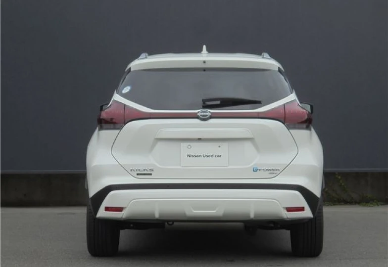 Nissan Kicks White