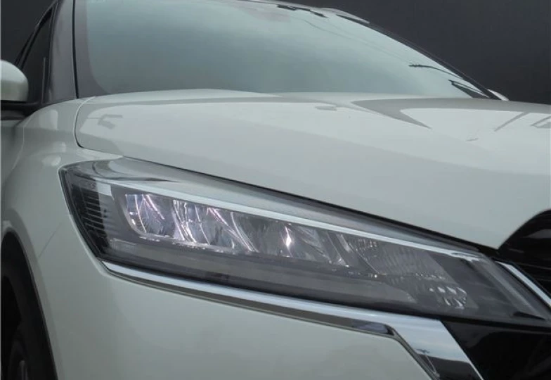 Nissan Kicks White