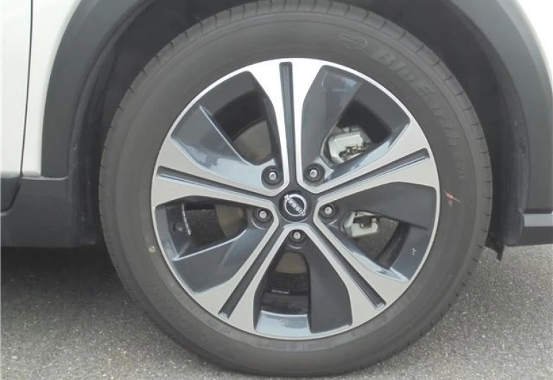 Nissan Kicks White