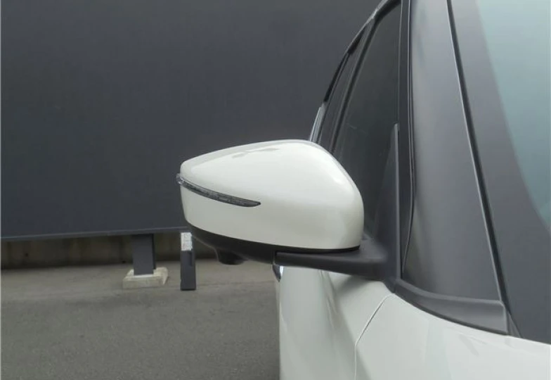 Nissan Kicks White