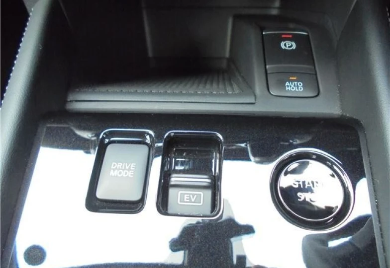 Nissan Kicks White