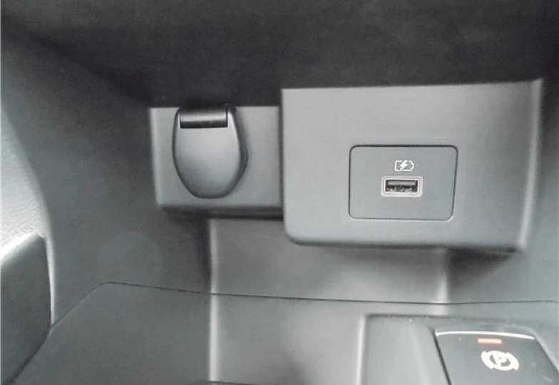 Nissan Kicks White