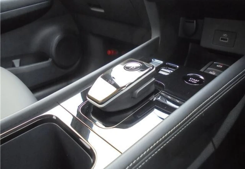 Nissan Kicks White