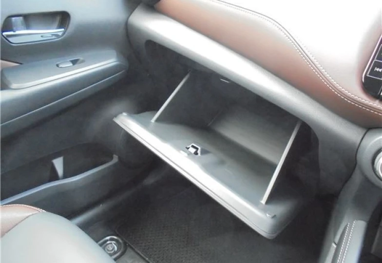 Nissan Kicks White
