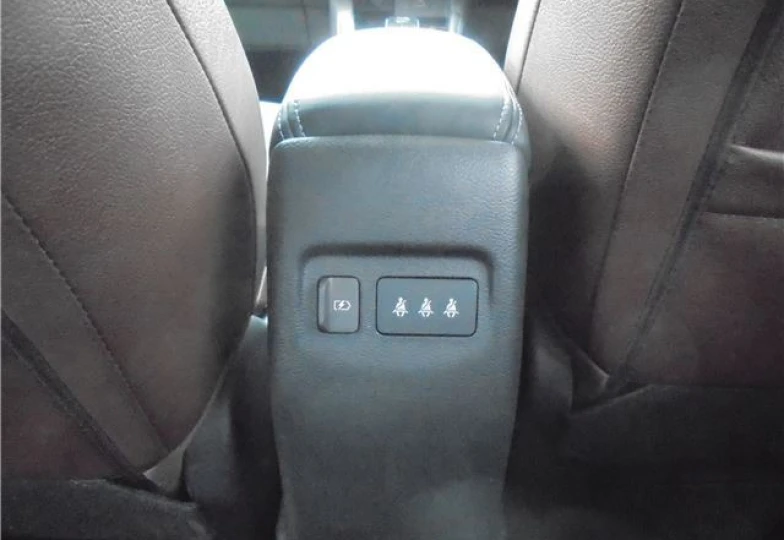Nissan Kicks White