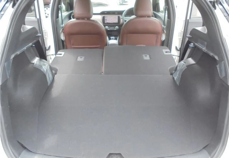 Nissan Kicks White