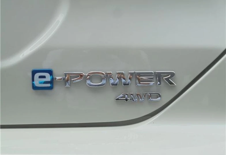 Nissan Kicks White