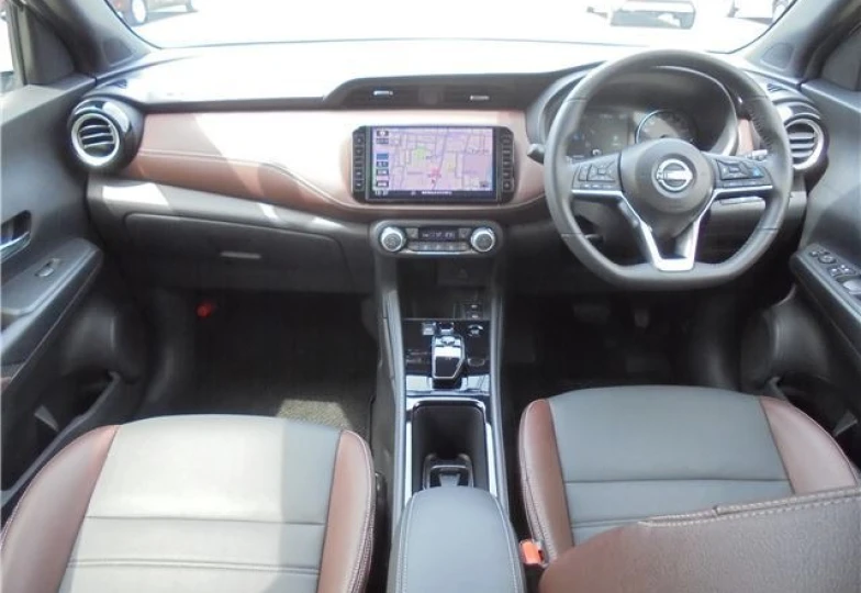 Nissan Kicks White