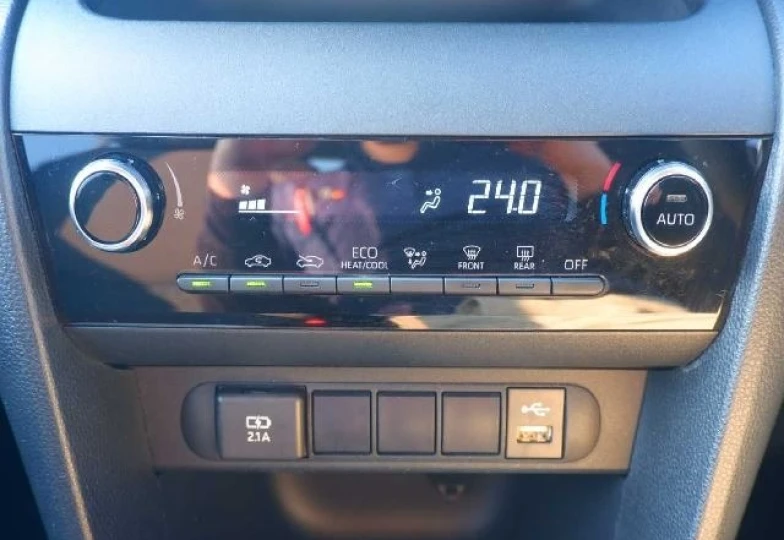 Toyota Yaris Cross White