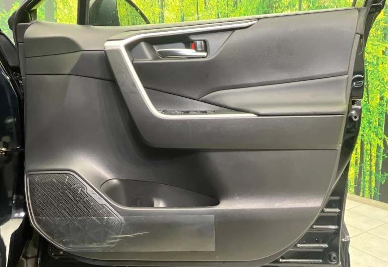 Toyota RAV4 Черный