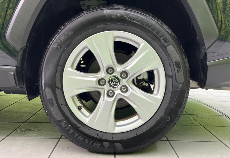 Toyota RAV4 Черный