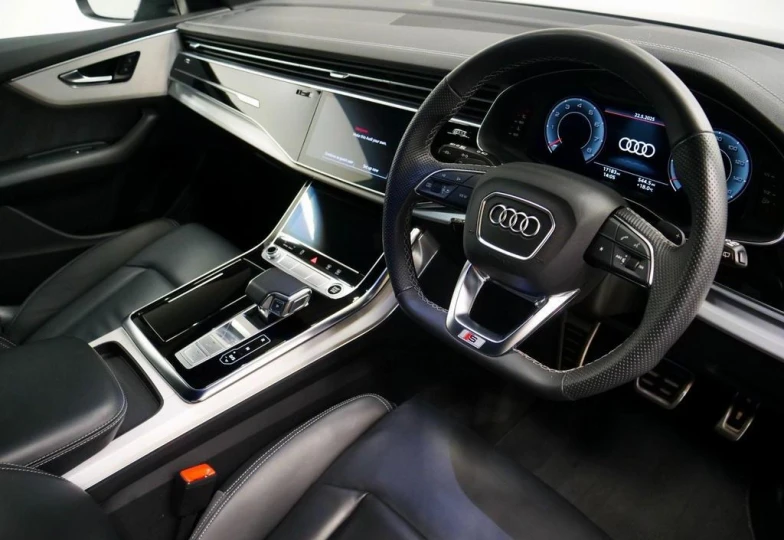 Audi Q8 Blue